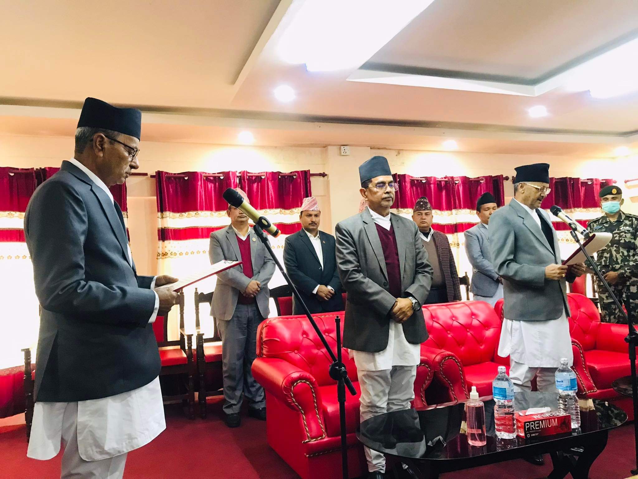 बागमती प्रदेशसभाका ज्येष्ठ सदस्य ढुंगानाले लिए शपथ